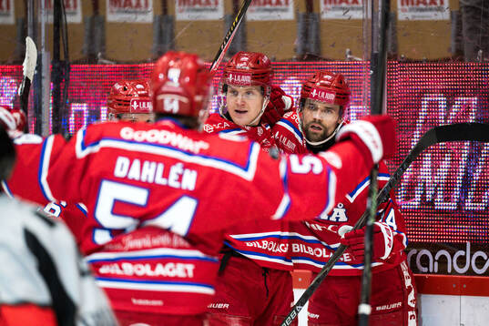 Timrås Sebastian Hartmann och Emil Pettersson jublar