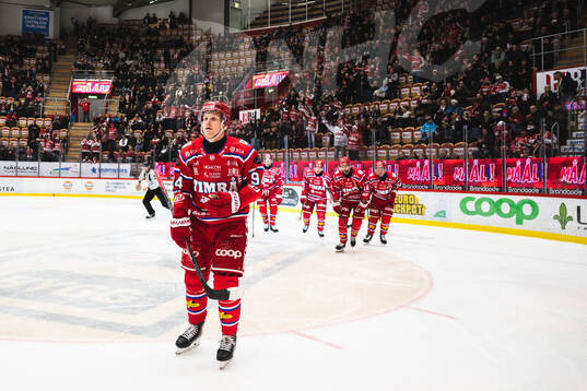 Timrås Sebastian Hartmann jublar