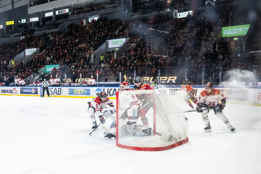 Luleås Oskari Laaksonen gör 2-0 bakom Örebros målvakt