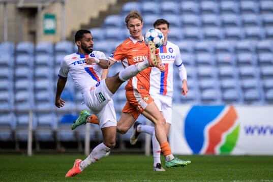 Khalid Al-Braiki of Artis Brno and Max Fenger of IFK