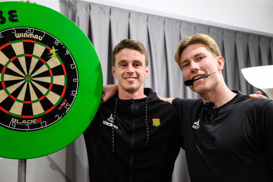 Oskar Ågren och Robin Frej jublar