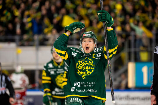 Björklövens Axel Ottosson jublar