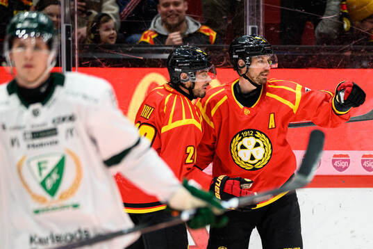 Brynäs Anton Rödin jublar