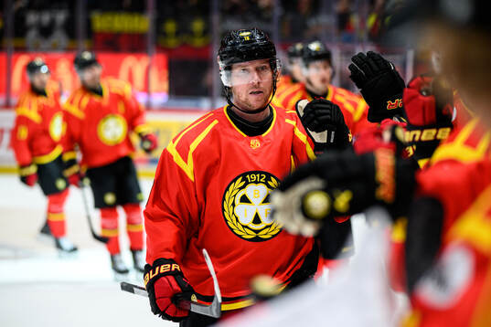 Brynäs Nicklas Bäckström jublar