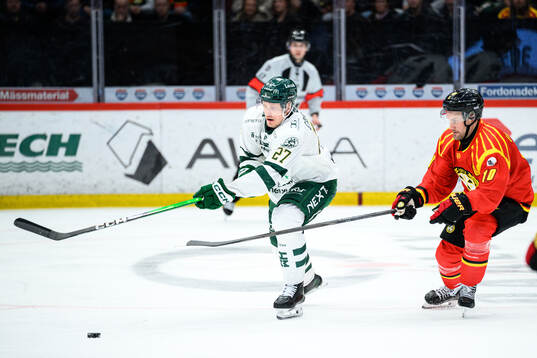 Färjestads Gabriel Carlsson och Brynäs Johan Larsson