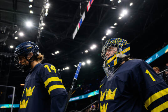Ida Karlsson and goaltender Ebba Svensson Träff of Sweden