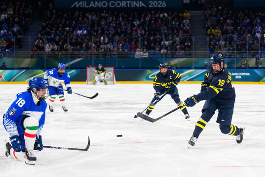 Franziska Stocker of Italy and Sara Hjalmarsson of Sweden