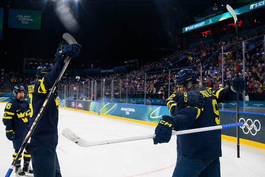 Jessica Adolfsson of Sweden celebrates the 1-0 goal in the