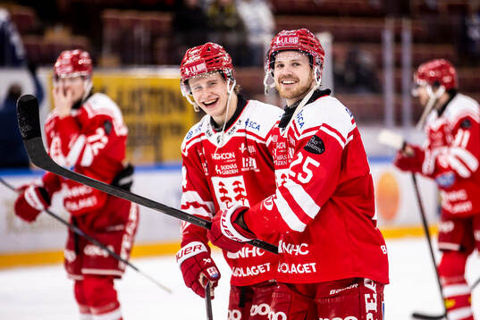 Timrås Alfons Freij och Linus Nässén jublar