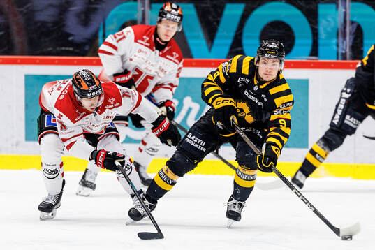 Örebros Kalle Kossila och Skellefteås Victor Stjernborg