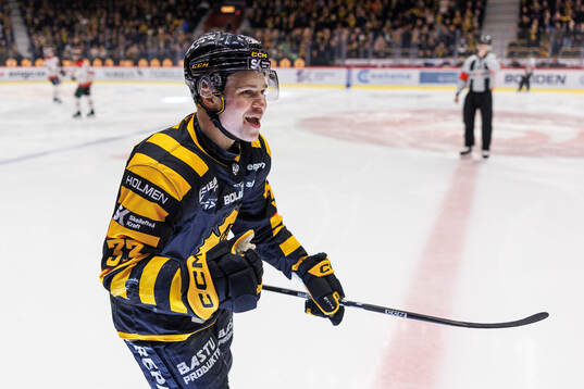 Skellefteås Zeb Forsfjäll jublar