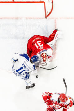 Leksands Wiktor Nilsson och Timrås målvakt Tim Juel