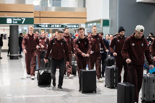 Sidney Crosby arrives with teammates of the  Canadian team