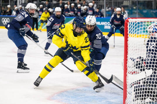 Thea Johansson of Sweden and Sophie Leclerc of France in