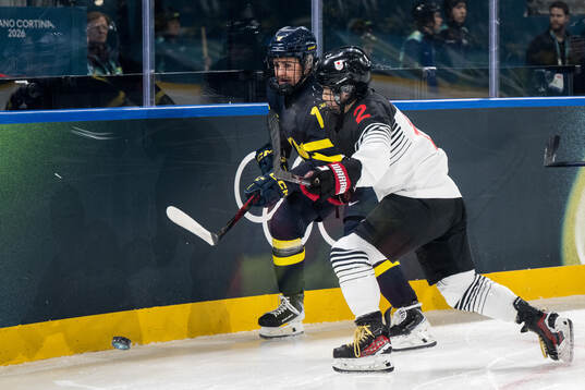 Sofie Lundin of Sweden and Shiori Koike of Japan in the
