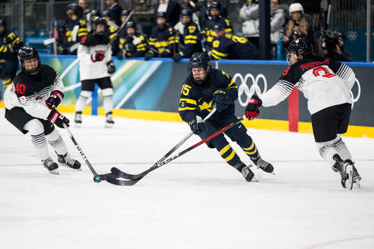 Lisa Johansson of Sweden and Rio Noro and Nana Akimoto of
