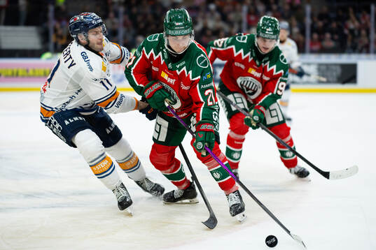 Växjös Brogan Rafferty och Frölundas Jere Innala