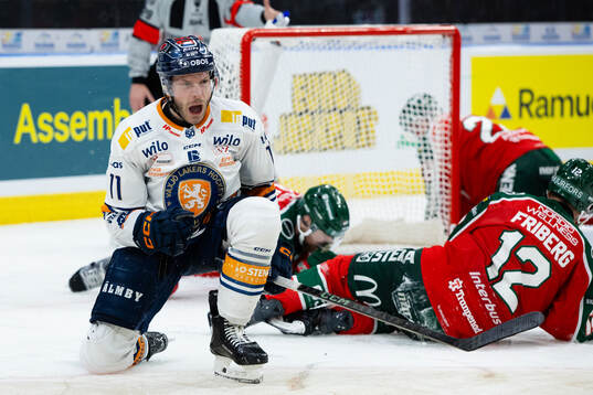 Växjös Brogan Rafferty jublar