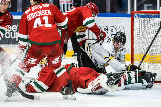 Moras målvakt Marcus Hellgren Smed och Vimmerbys Filip