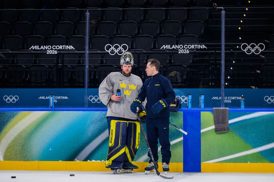 Goaltender Filip Gustavsson and Head coach Sam Hallam of
