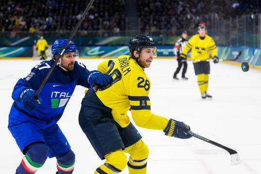 Mikael Frycklund of Italy and Elias Lindholm of Sweden in