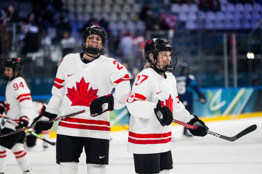 Natalie Spooner and Emma Maltais of Canada