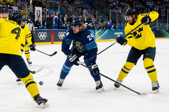 Roope Hintz of Finland and Elias Lindholm of Sweden in the