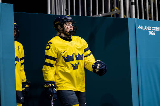 Lina Ljungblom of Sweden in the women's ice hockey quarter