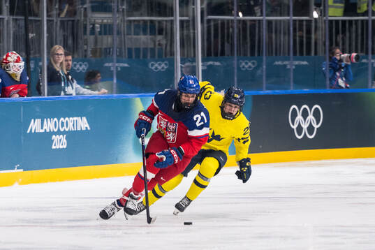 Tereza Vanisova of Czech Republic and Thea Johansson of