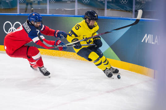 Klara Seroiszkova of Czech Republic and Lisa Johansson of