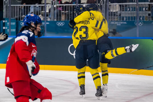 Hilda Svensson and Thea Johansson of Sweden celebrate