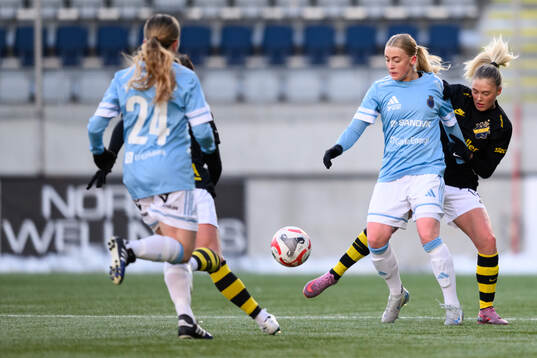 Gefle IFs Emelie Löhman och AIKs Ida Björnberg