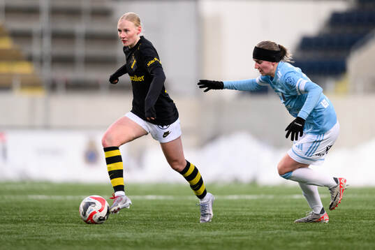 AIKs Lotta Kalske och Gefle IFs Alva Karlsson