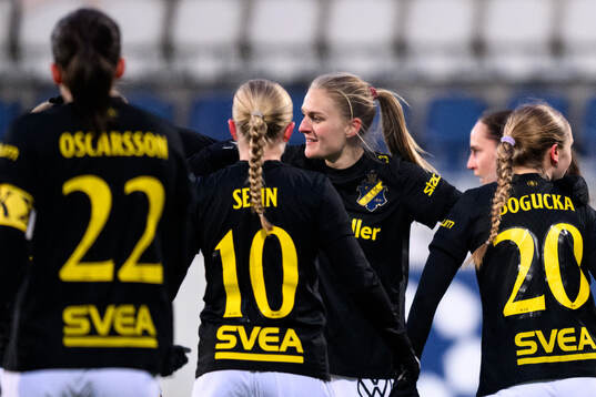 AIKs Lisa Björk jublar