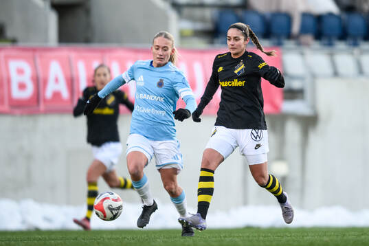 Gefle IFs Alicia Dahlgren och AIKs Daniella Famili