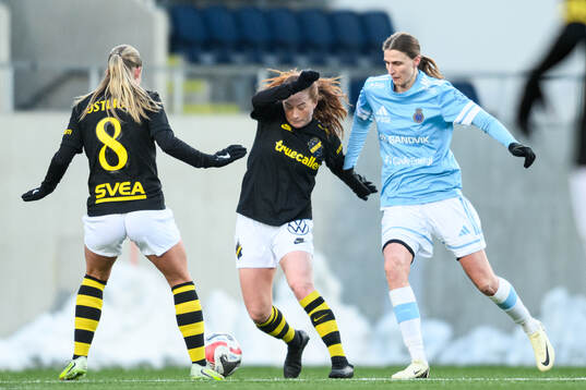 AIKs Ella Reidy och Gefle IFs Sandra Törnros