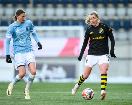 Gefle IFs Sandra Törnros och AIKs Linda Sembrant
