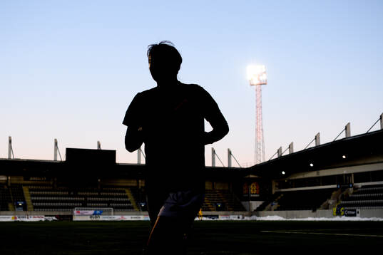 AIKs Haruna Tabata i silhuett