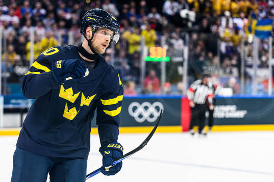 Elias Pettersson of Sweden celebrates 3-2 in the men's ice