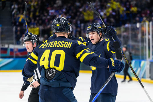 Elias Pettersson and Lucas Raymond of Sweden celebrate 4-2