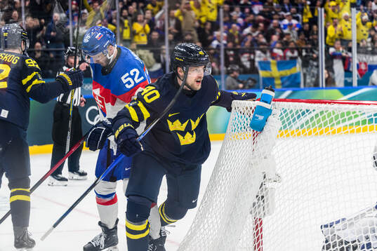 Elias Pettersson of Sweden celebrates scoring 4-2 in the