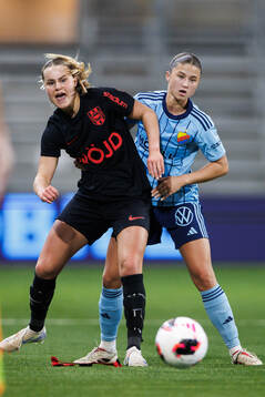 Brommapojkarnas Johanna Svedberg och Djurgårdens Meja