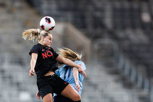 Brommapojkarnas Johanna Svedberg och Djurgårdens Therese