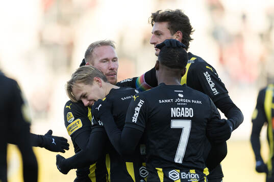 Häckens Pontus Dahbo jublar