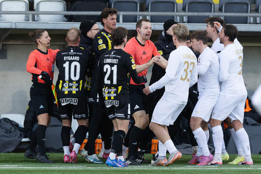 Häckens Sanders Ngabo i bråk med Örgrytes William