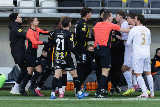 Häckens Sanders Ngabo i bråk med Örgrytes William