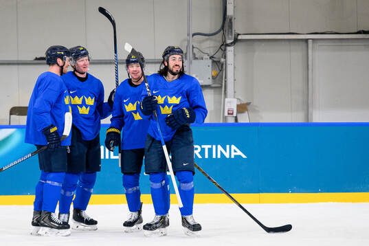 Gabriel Landeskog, Rasmus Dahlin, Lucas Raymond and Mika