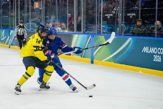 Ida Karlsson of Sweden and Tessa Janecke of USA in the