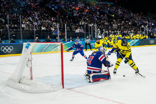 Goaltender Aerin Frankel of USA and Lina Ljungblom of