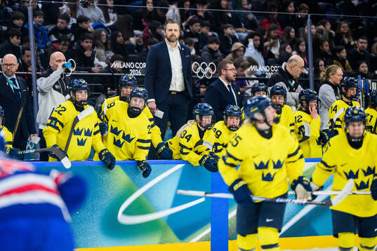Head coach Ulf Lundberg of Sweden in the women's ice hockey